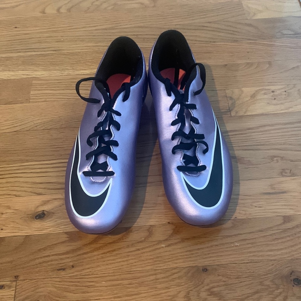 Womens Size 9.5 Nike Soccer Cleats